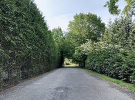 Quiet Luxury in the Heart of the Hamptons, луксозен хотел в Бриджхамптън