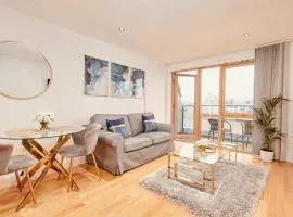 Deluxe City Apt, River Canal View& Free Parking!