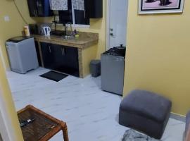 Finest Accommodation #528 Stem Ave Jacaranda 1 bedroom, departamento en Spanish Town