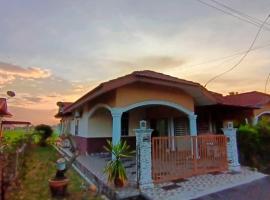 Ebnur Homestay, holiday home in Arau