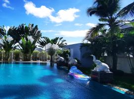 Big swimming pool garden villa 私家泳池花园豪华别墅, hotel com piscinas em Na Jomtien