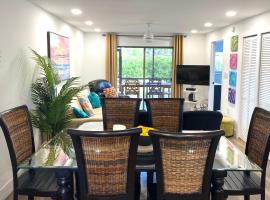 Casa Bella: Great location for a Beach Vacation, hotel dengan kolam renang di Fort Myers