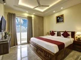 LIMEWOOD STAY GOLD HOTEL & 1BHK APARTMENT NEAR ARTEMIS HOSPITAL & Golf Course Road