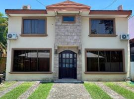 Hermosa Casa con Piscina Privada en Punta Leona: Granadilla'da bir villa