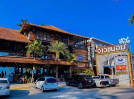 Aokhanom Resort, hotel com estacionamento em Khanom