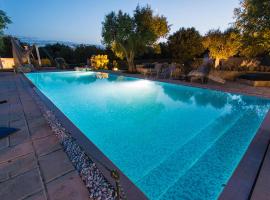 Tenuta Bouganville With Garden And Pool - Happy Rentals, hotel in Carpignano Salentino