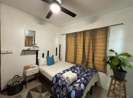 Cozy bedroom in Suva, hotel i Suva
