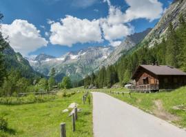 [Val Rendena] Appartamento in centro, hotel in Carisolo