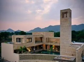 Picturesque 3-BR Luxury Villa with Pool in Udaipur