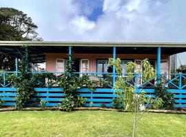 Matauri Bay Shearer's Cottage: Matauri Bay şehrinde bir plaj oteli