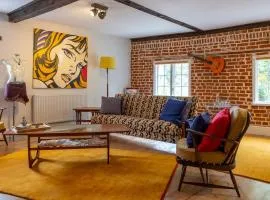 1960s Inspired City Centre Apartment for 4 with Parking