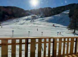 Appartement sur piste à Praloup, hotel v destinaci Uvernet