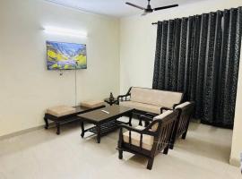 Its a spacious penthouse, hotelli kohteessa Chandigarh