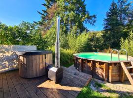 Le Chalet Cosy piscine et spa, hotell med parkering i Weiterswiller