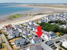 Pass the Keys Breeze Cottage 2 bed Beach property, hotel di Rhosneigr