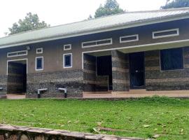 Rwenzori Base camp tour Holiday Inn, hotel in Kasese