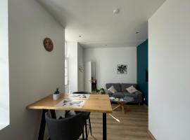 Bel appartement, 2 lits doubles, parking gratuit, location de vacances à Chablis