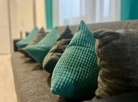 Neuwertiges Apartment mit schnellem WLAN, Netflix, Glasfaser, Kostenlose Privatparkplatz auch für Transporter geeignet R25