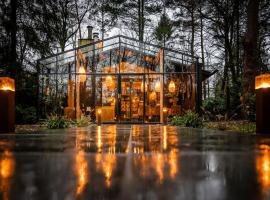 Boutique Bungalow No.3 met sauna, hottub en boskas, cottage di Rheezerveen