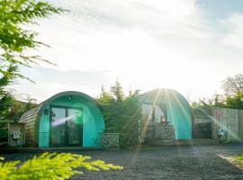 Original Glamping Pod with Hot Tub, hotel in Frodsham