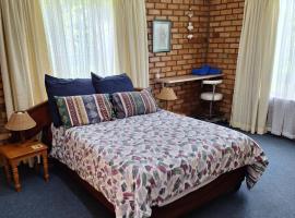 Woodpecker Bachelor Cottage, hotel em Boksburg