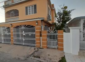 Mothersill B&B & More, hotel in Portmore