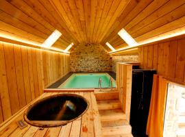 Villa 7pers piscine-spa plage 4kms: Peumérit şehrinde bir otel