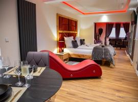 exkl. romantisches SM Apartment Black Rose, accessible hotel in Gifhorn