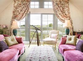 Lough Erne Resort Villa, hotel i Ballycassidy