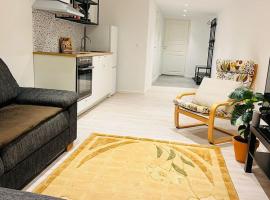 Newly built amazing apartment, hotell i Järfälla