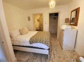 Beautiful 1 bed annex, near beach and shops, hotel v destinácii Iford