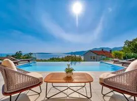 Villa Maelynn Opatija with Heated Pool and Sea View