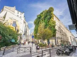 Tiny Suite 12 D Paris’s heart!