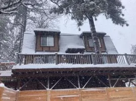 Blissfully Wild -with Hot Tub and pets are welcome