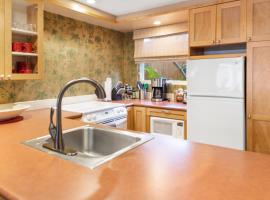 Lotus Suite in a Boutique Resort, 1Bedroom Sleeps 4, apartemen di Kihei