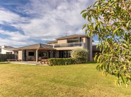 Luxury Lake Hood Holiday Home, hotel v destinaci Wakanui