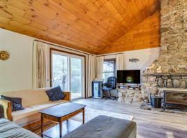 Cozy Thompson Lake Cabin with Boat Dock and Launch، بيت عطلات في Dunkertown