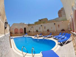 6 Bedroom Farmhouse with Private Pool in Zebbug Gozo, hotel in Żebbuġ