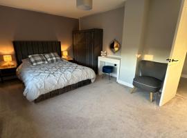 Elwood - spacious contemporary home from home in Harrogate with parking, vakantiehuis in Harrogate
