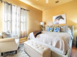 The Crystal Chalet Luxury Home, Hotel in Loxahatchee