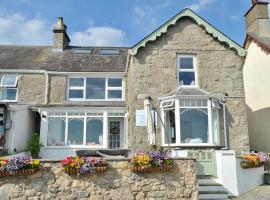 Waters Edge Holiday Apartments, hotel cerca de Red Wharf Bay Sailing Club, Benllech