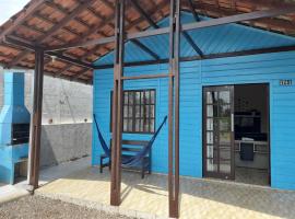 Casa Azul aconchegante, próx. a praia, Wi-Fi 300mb, pet-friendly hotel in Guaratuba
