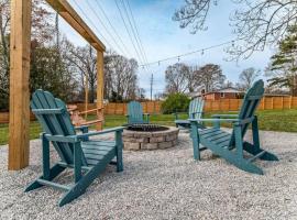Pet Friendly House with Bike Trail Access and Huge Fenced Yard, hôtel à Greenville