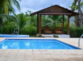 Tarcoles Birding Lodge、タルコレスのコテージ