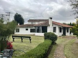 Luxury Finca el Ensueño, casa entera, con Sauna, Jacuzzi, BBQ y Caballos
