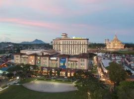 The Waterfront Hotel Kuching, hotel near Sarawak Musuem, Kuching