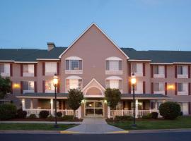 Country Inn & Suites by Radisson, Greeley, CO、グリーリーのホテル