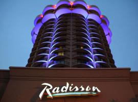 Radisson Hotel Cincinnati Riverfront, хотел в Ковингтън