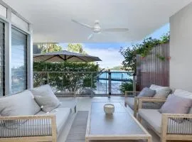 Beachfront - Nelly Bay Apartment