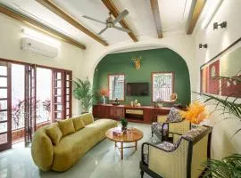 House of Comfort - 3 BR & 3 baths - 1' to Hoan Kiem Lake & Old Quarter